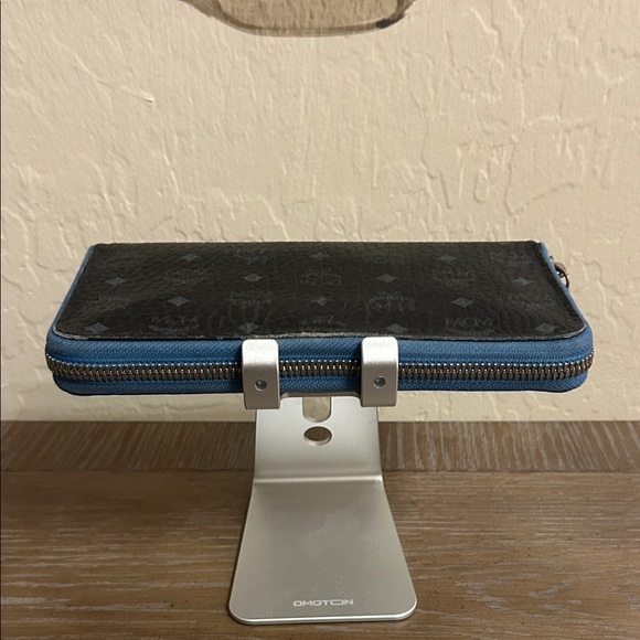 MCM | Visetos zip-around long wallet. - Picture 6 of 9